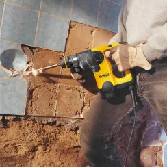 Էլեկտրական սայրող մուրճ SDS Plus 650 Վտ, 2,8 Ջ Dewalt D25330K