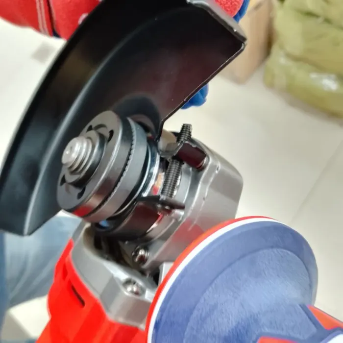 EMTOP EAGR11051 անկյունային հղկող մեքենա՝ 1100 Վտ, 125 մմ սկավառակ